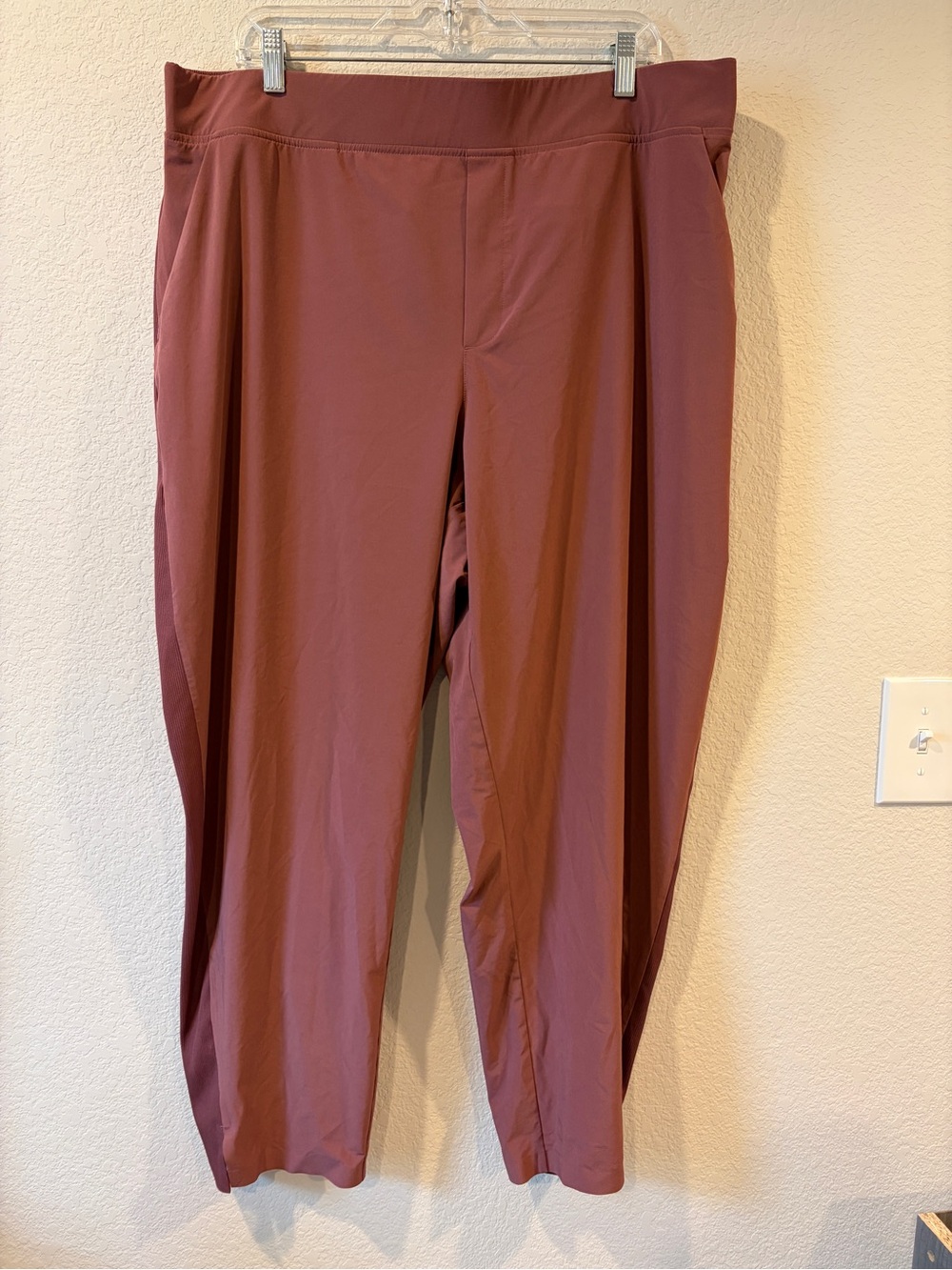 Athleta Women’s Mauve Brooklyn Mid Rise Ankle Pant - 20